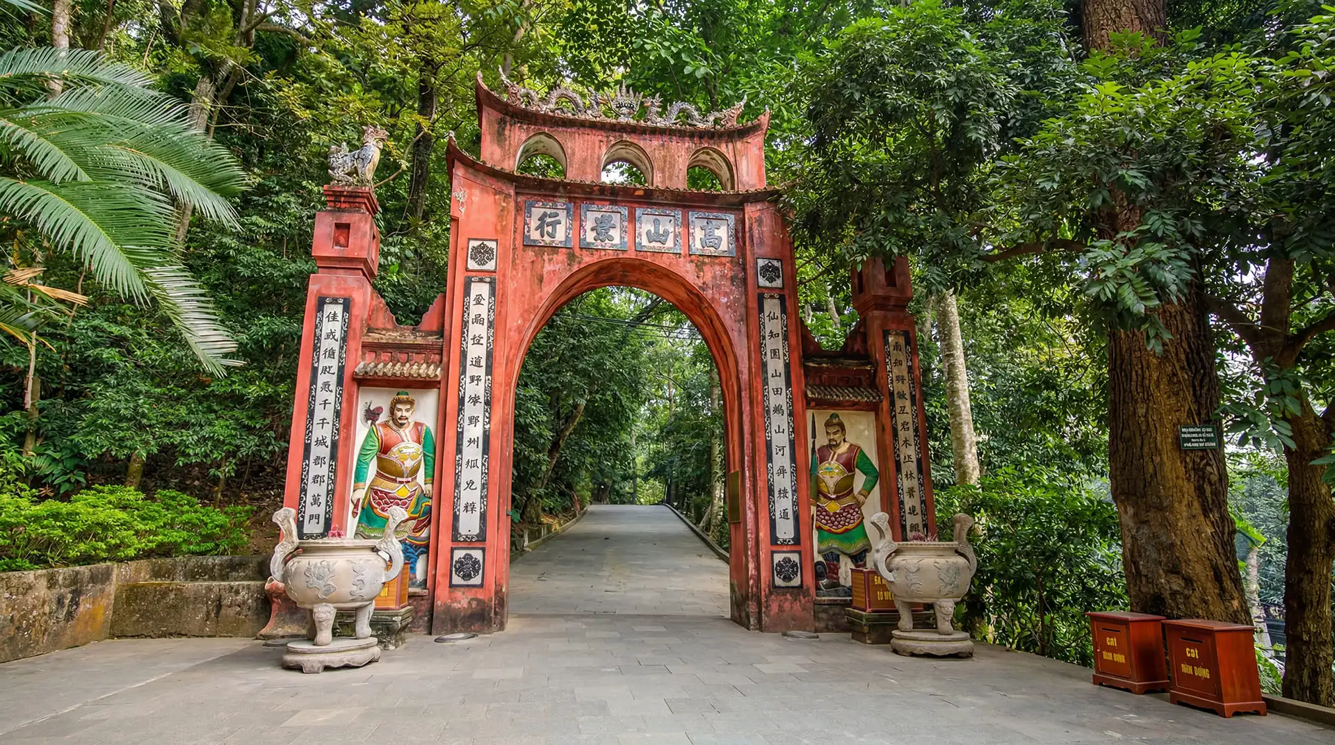 Cổng vào khu di tích Đền Hùng, Việt Trì, Phú Thọ